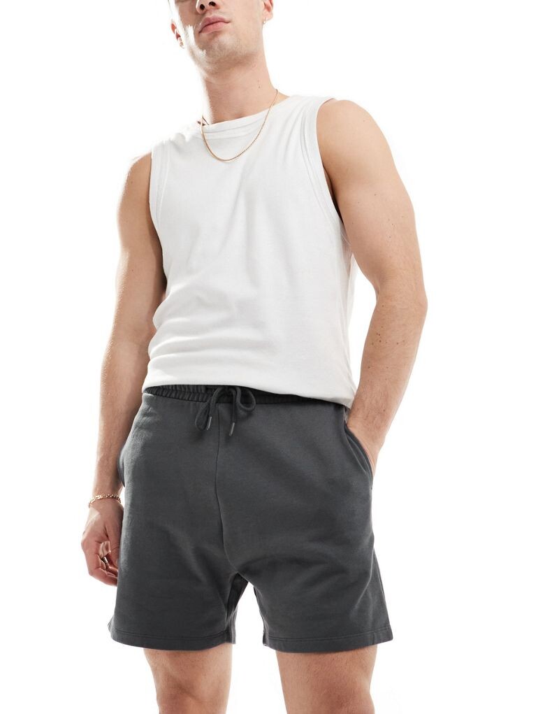 

Черные укороченные шорты ASOS DESIGN