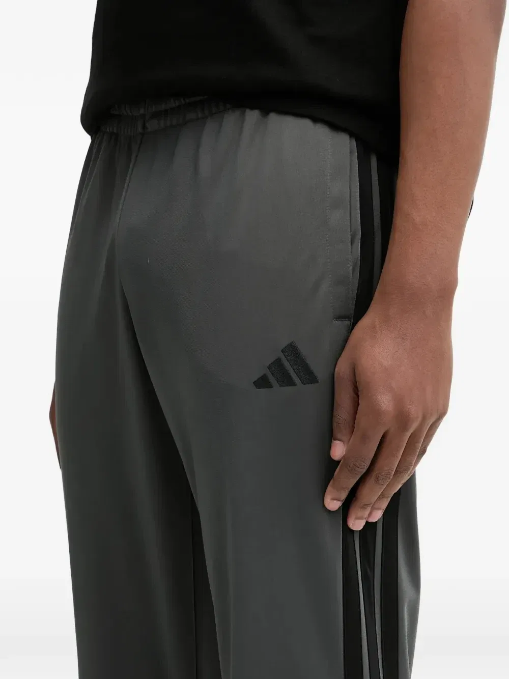 Спортивный костюм с боковыми полосками Adidas, серый — фото 4