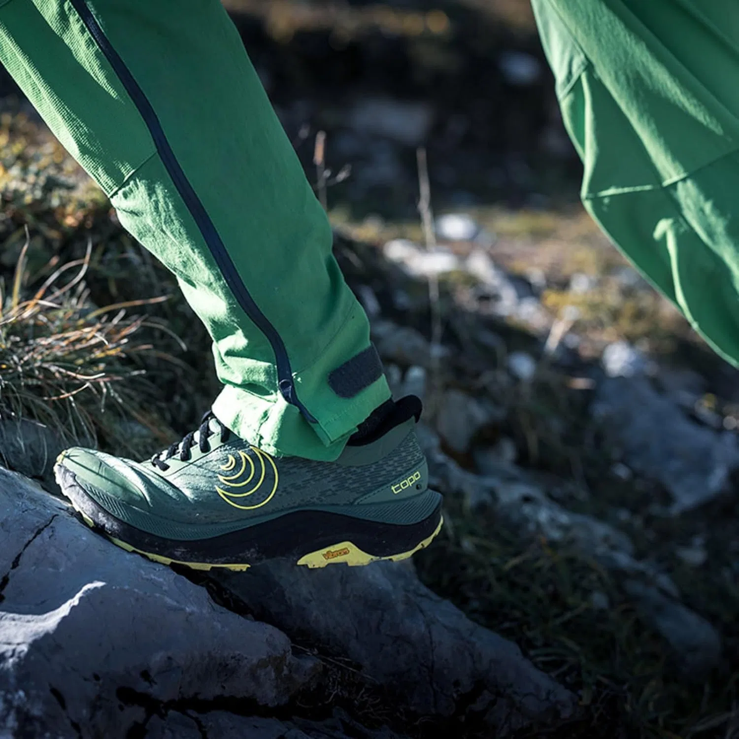 Мужские кроссовки Topo Athletic Ultraventure 4, Greblk Green Black — фото 2