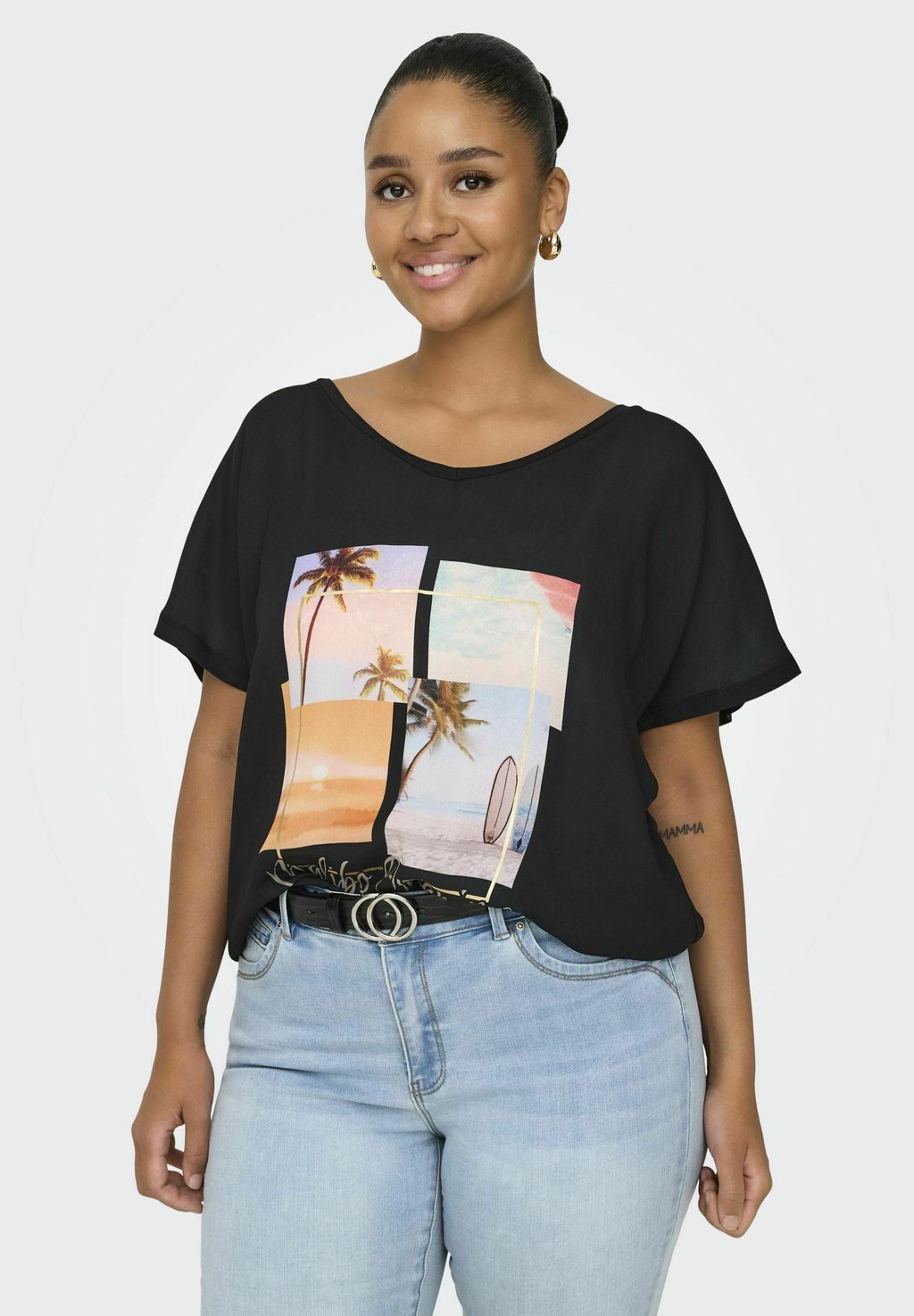 

Блуза CARKETTY LIFE V NECK MIX TEE - Print T-shirt ONLY Carmakoma, черный