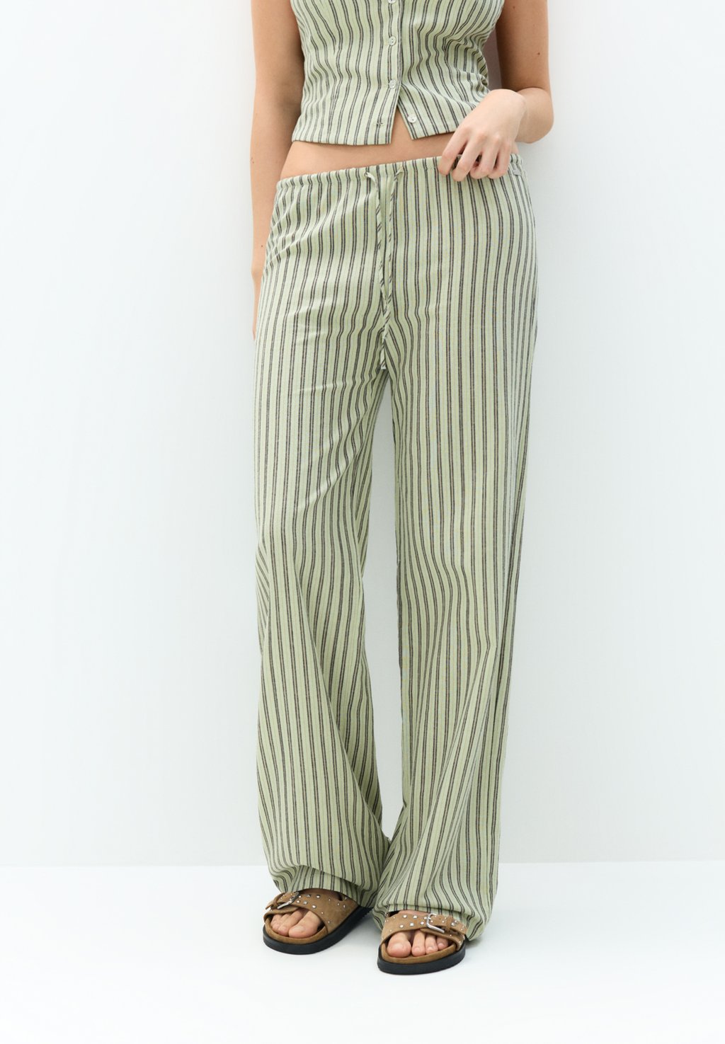 

Брюки STRIPED PULL&BEAR, хаки