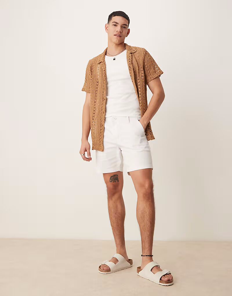 

Узкие шорты-чиносы ASOS Design белого цвета, средней длины