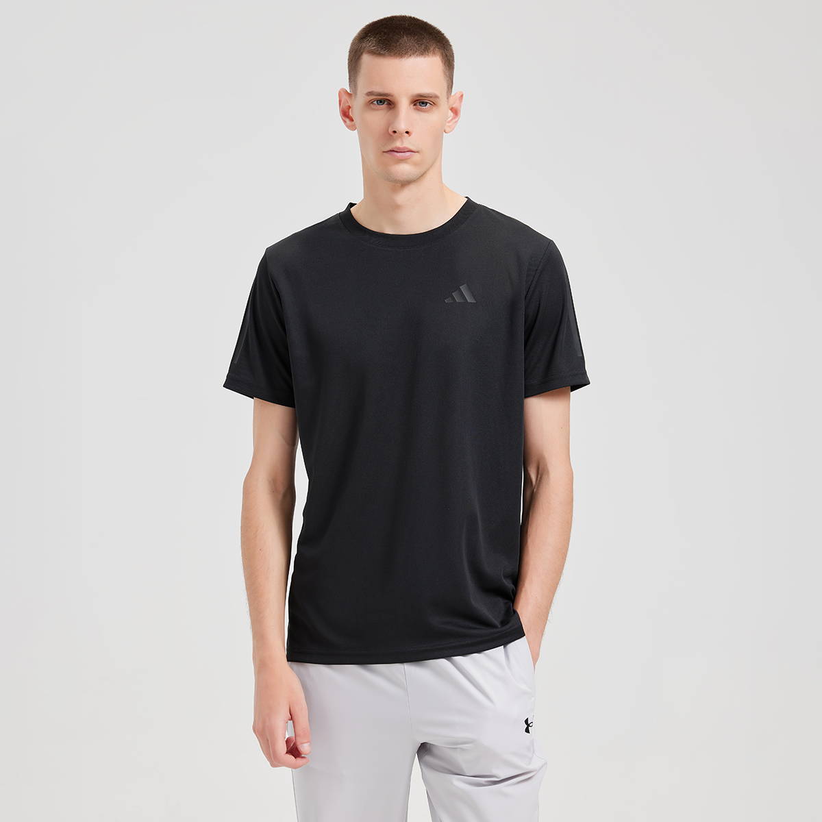 Adidas Футболка с коротким рукавом мужская black — фото 4