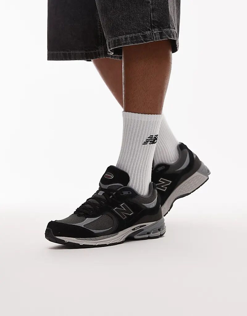 

Кроссовки унисекс New Balance 2002 черного и серого цветов