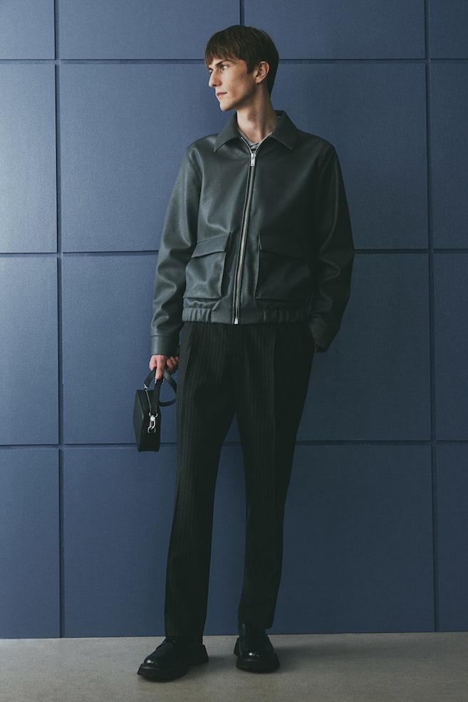 

Брюки со стрелками, прямого кроя H&M, серый