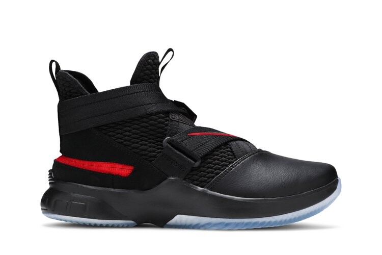 

Кроссовки Nike LeBron Soldier 12 FlyEase, черный