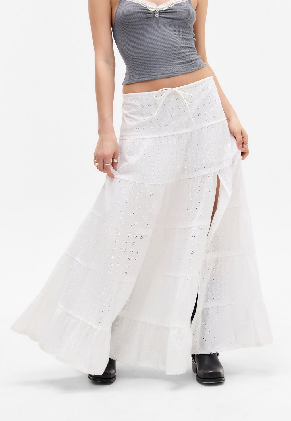 

Юбка А-силуэта BRODERIE TIERED MAXI BDG Urban Outfitters, белый