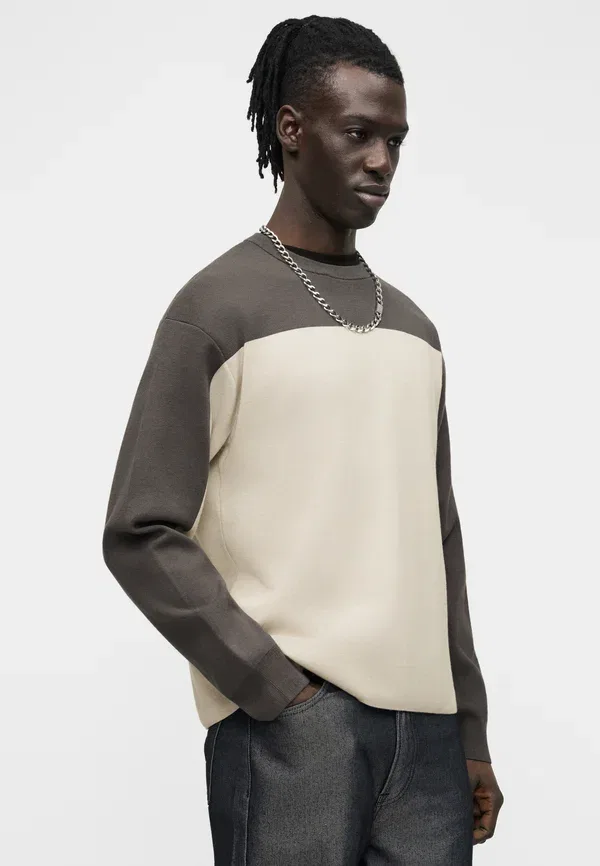 Свитер Calvin Klein Colorblock tech crew sweater jumper, цвет турбулентность — фото 4