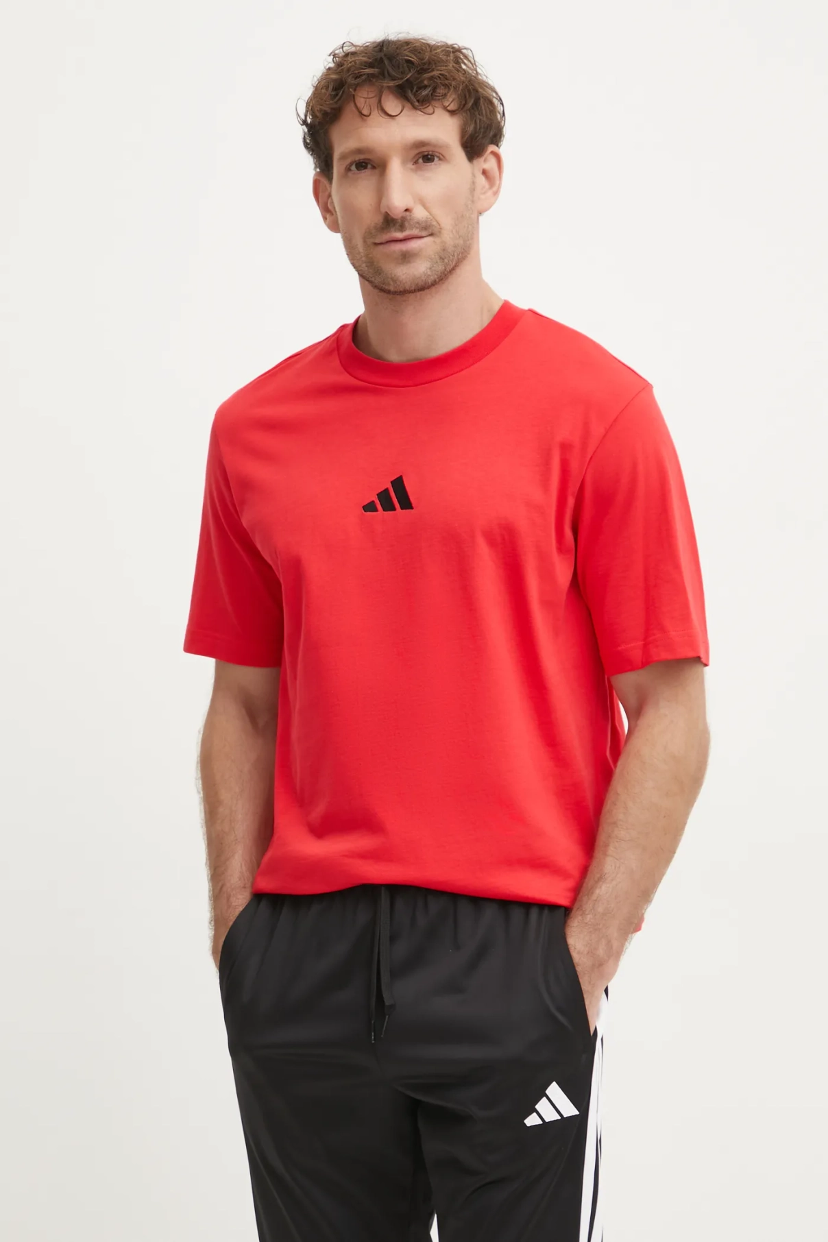 

Базовая хлопковая футболка adidas, красный