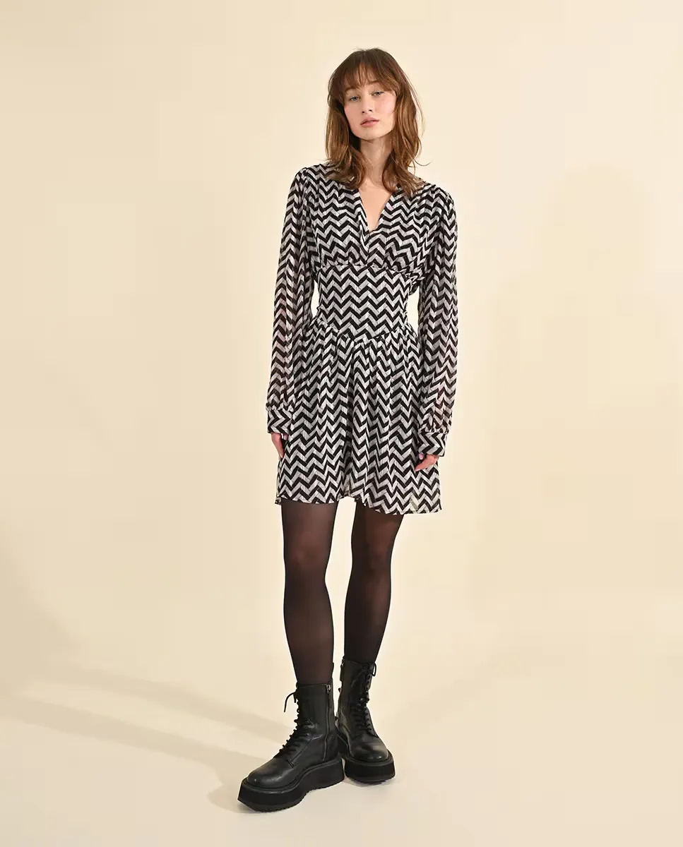 

Короткое платье с длинным рукавом и принтом Molly Bracken, черный