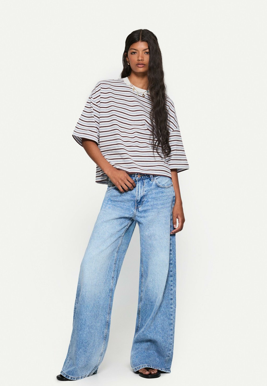 

Футболка с принтом BOXY SHORT SLEEVE Bershka, коричневый