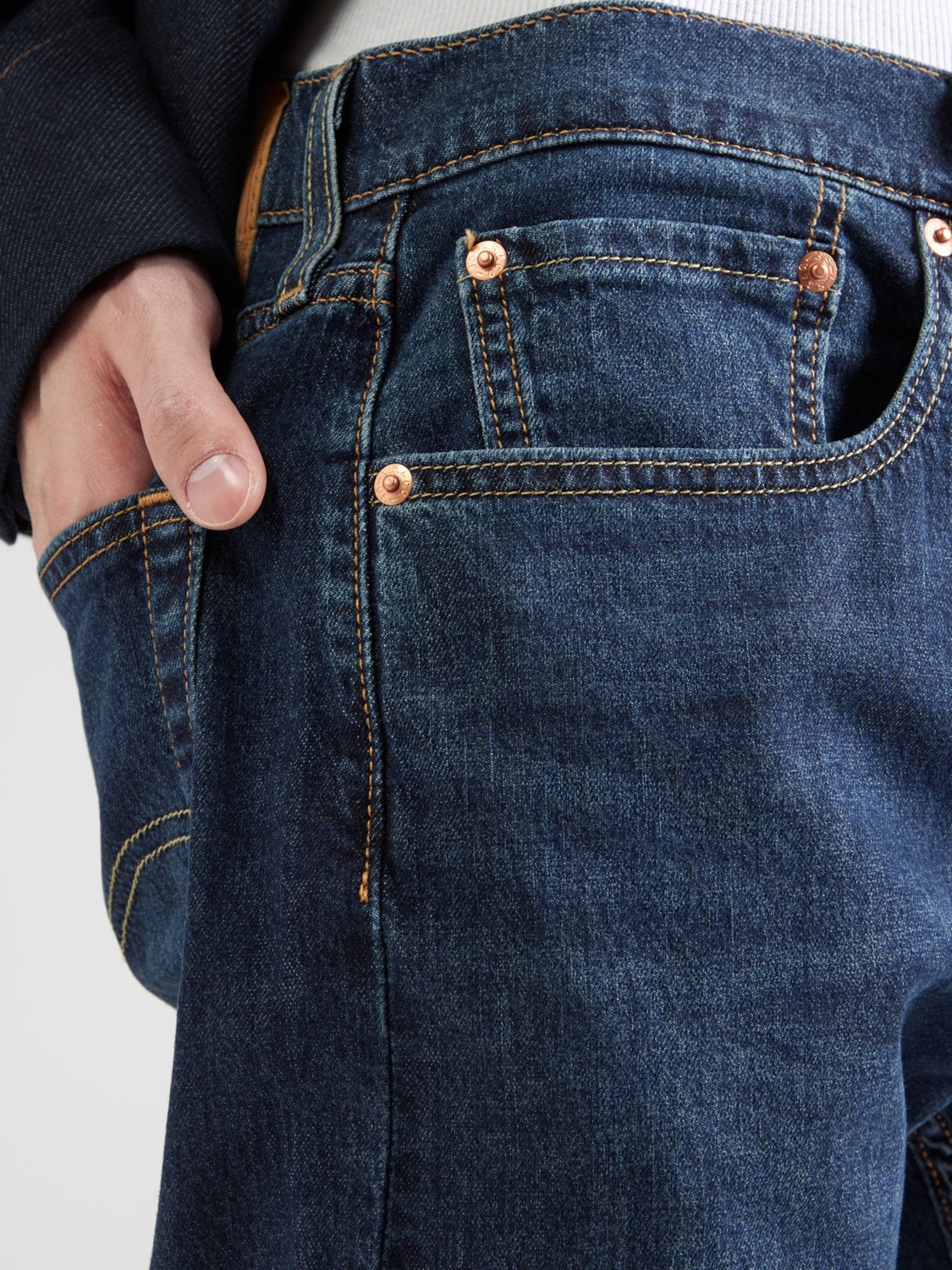 LEVI'S  Джинсы Regular '502 Taper Fit Performance Cool' для мужчин, темно-синие — фото 2