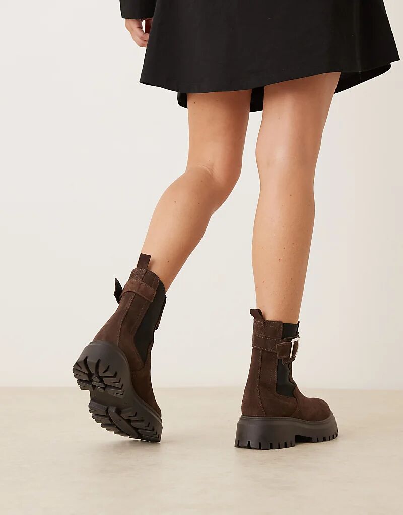 Массивные ботинки челси Astrid ASOS DESIGN с пряжкой из натуральной замши шоколадного цвета — фото 3