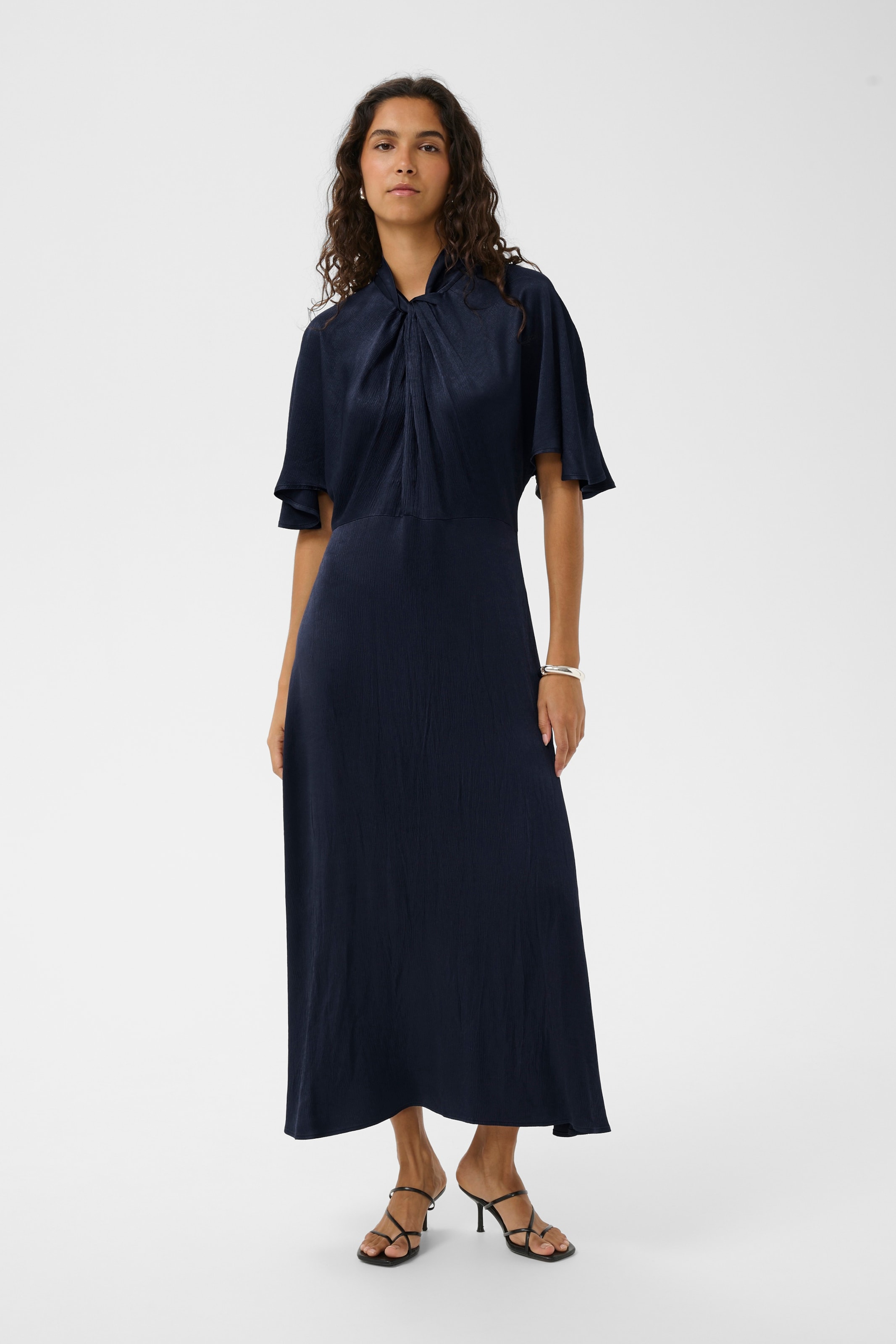 

SOAKED IN LUXURY Платье 'SLRiyan Miria' в темно-синем цвете