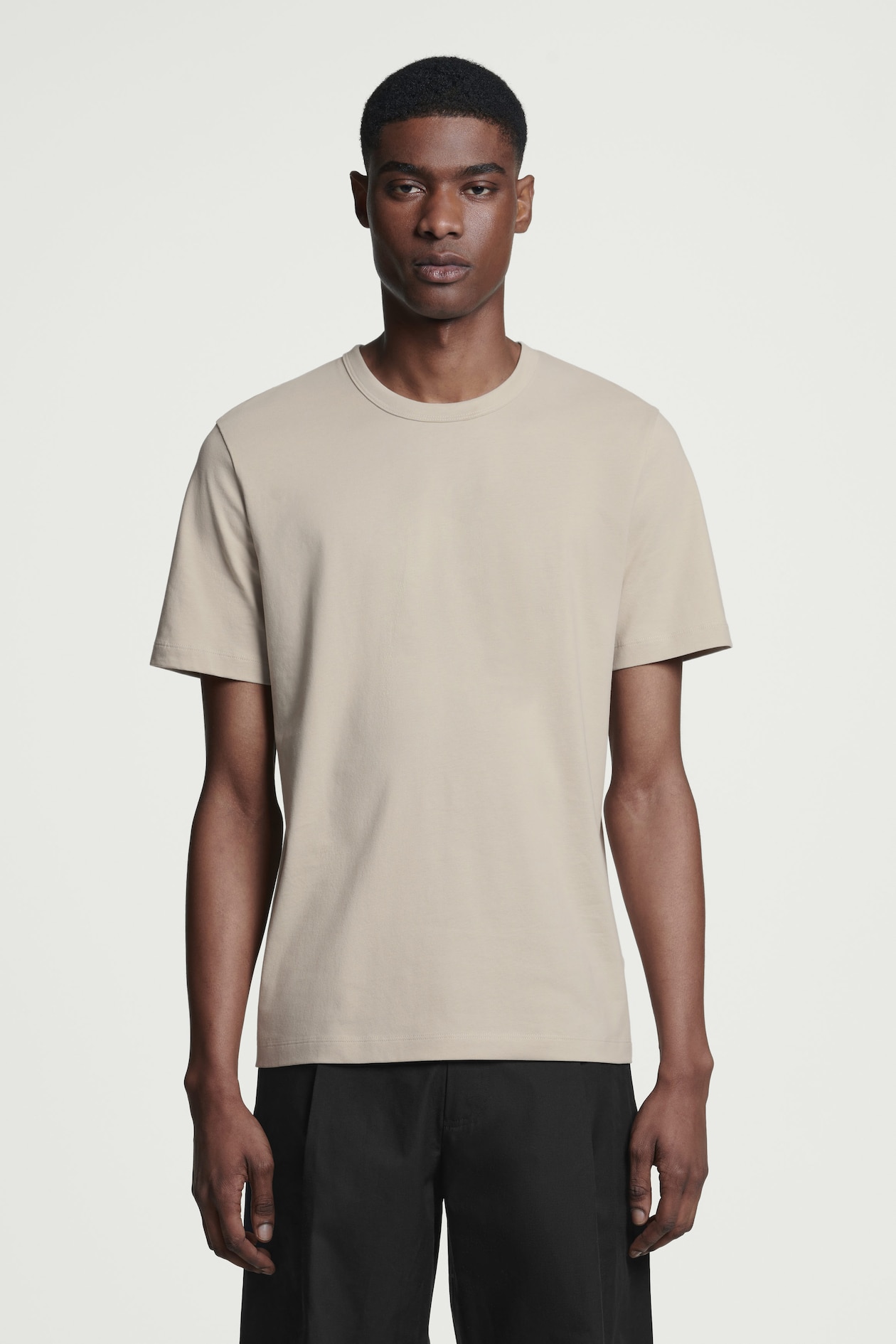 

Футболка из матового хлопка – regular fit COS, бежевый