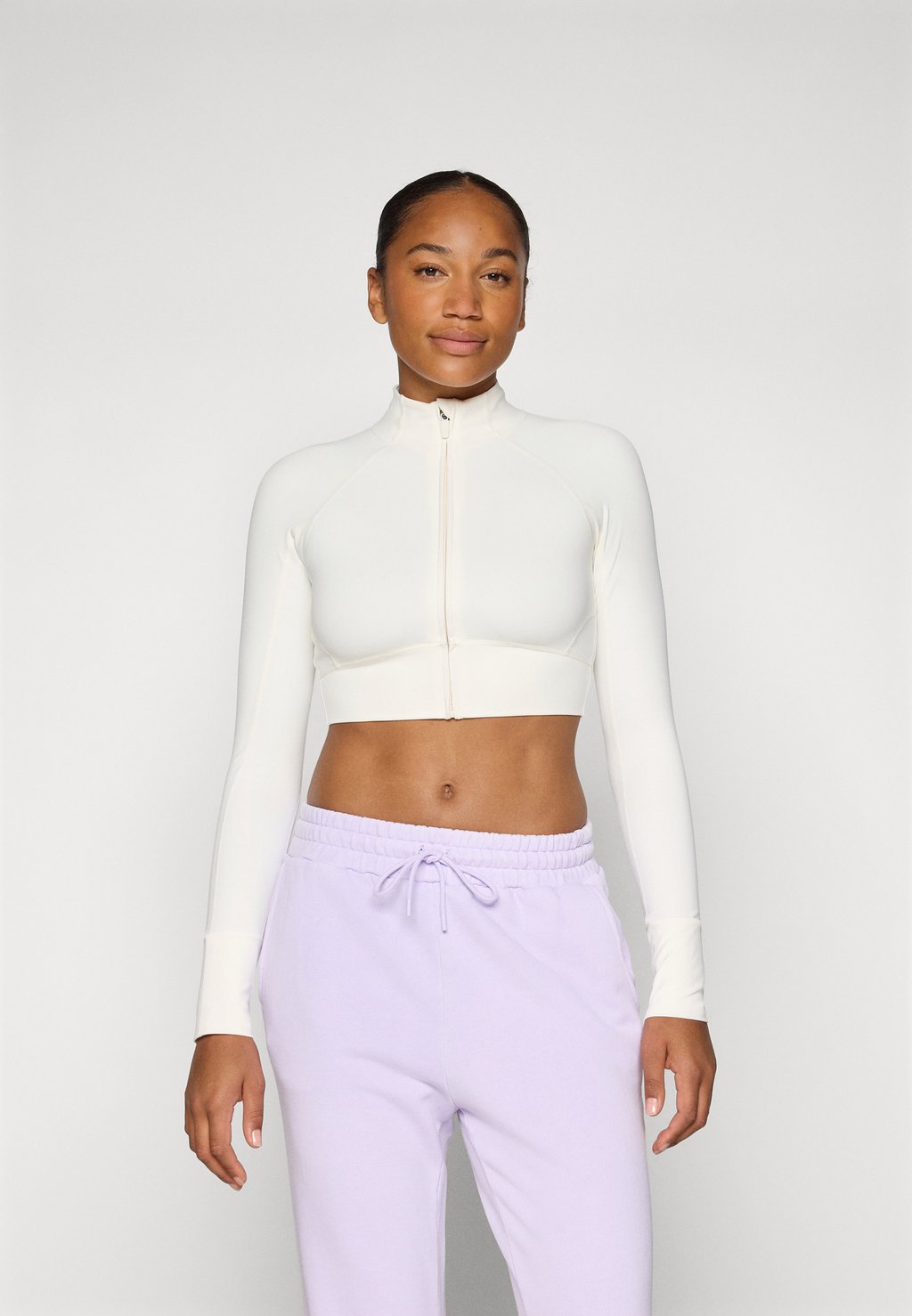 

Тренировочная куртка PURELUXE CROPPED JACKET Fabletics, кремовый
