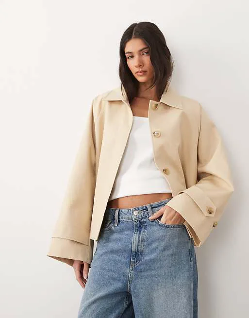 

Бежевый короткий тренч из 100% хлопка Mango