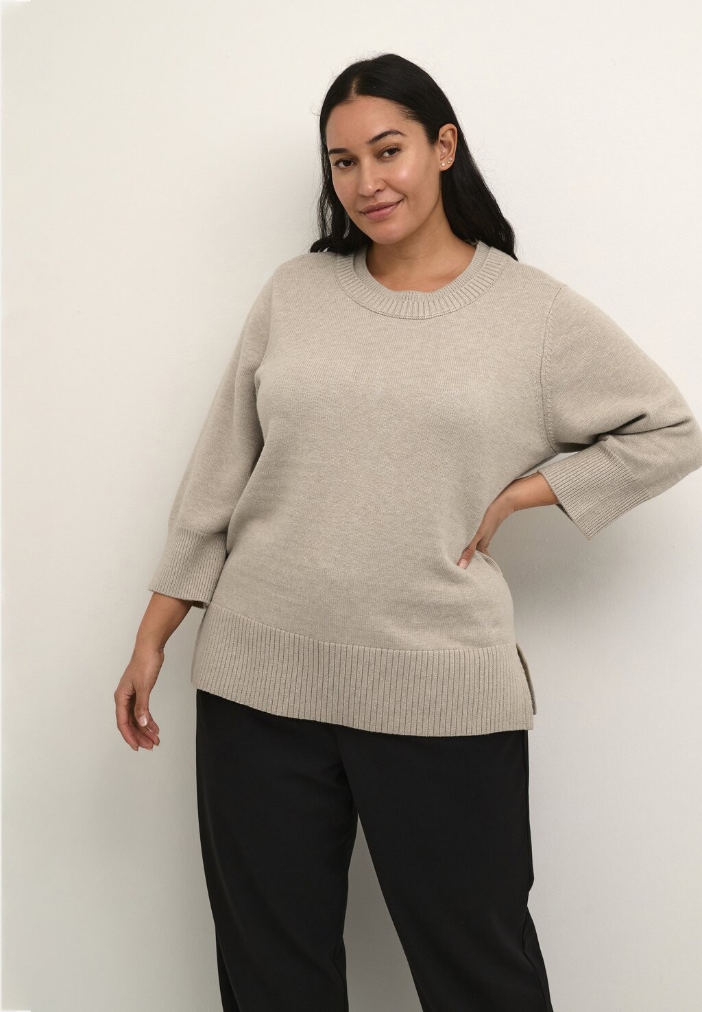 

Вязаный свитер MARNA Kaffe Curve, цвет feather gray melange