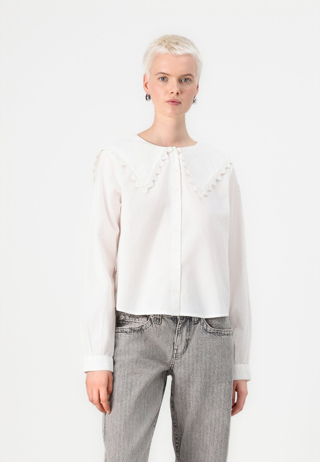 

Блузка на пуговицах COLLAR BLOUSE BDG Urban Outfitters, белый
