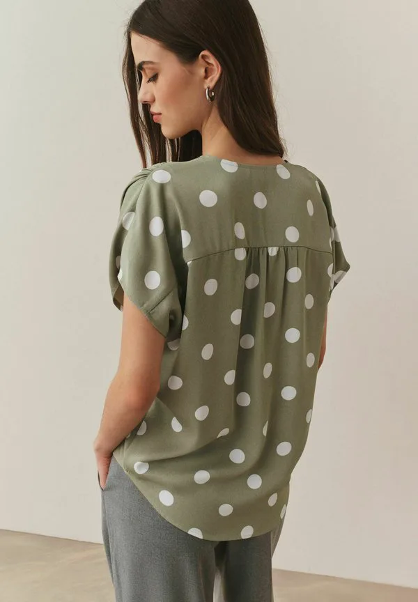 Блузка с коротким рукавом и v-образным вырезом, укороченного кроя. Next, Green/White Polka Dot — фото 3