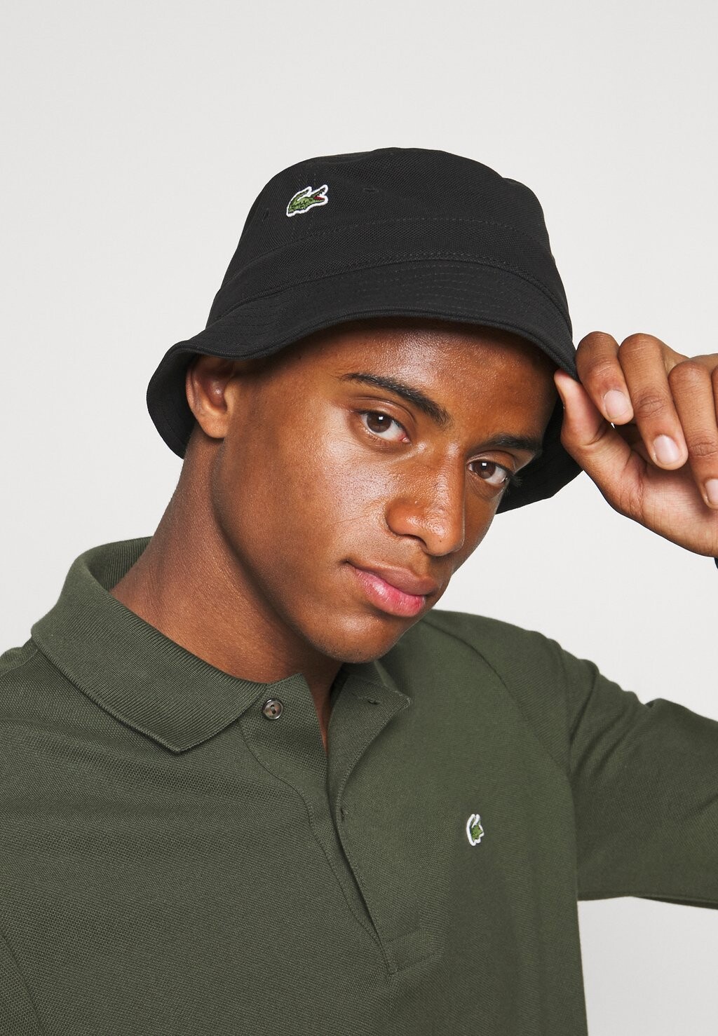 

Шапка УНИСЕКС Lacoste, черный