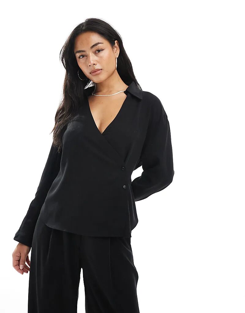 

Черная рубашка ASOS DESIGN из лиоцелла с завязками и запахом — часть комплекта