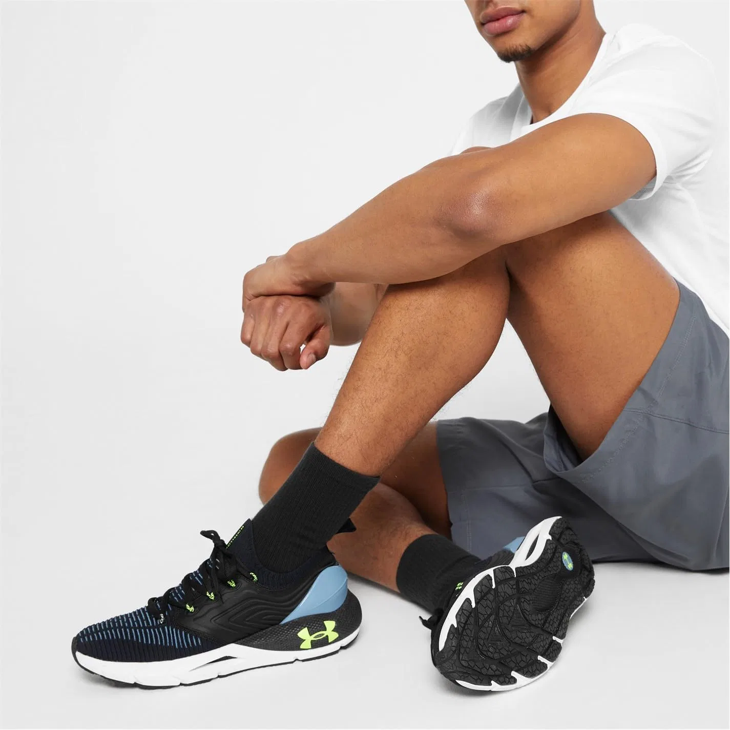 Мужские кроссовки для бега Under Armour HOVR Phantom 2 Inknt Street Running Shoes, Black — фото 2