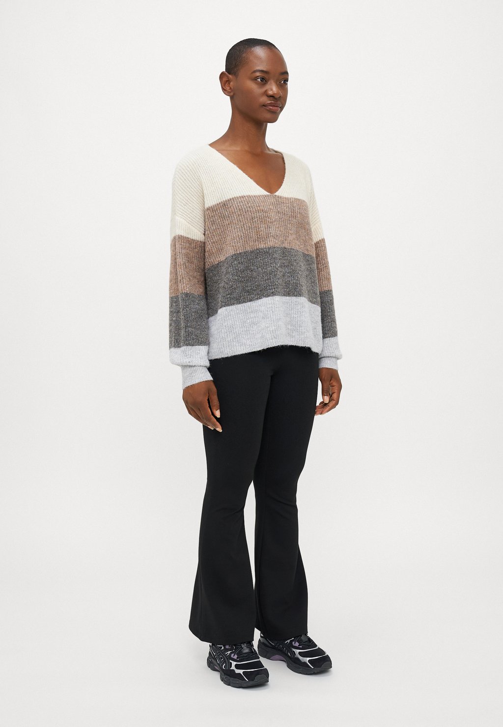 

Джемпер VMDESMA V NECK Vero Moda Petite, бежевый