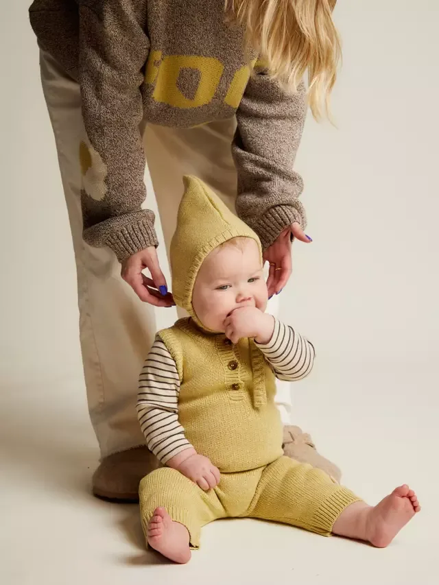 Вязаный комбинезон Baby Bay, горчичный цвет Claude & Co — фото 2