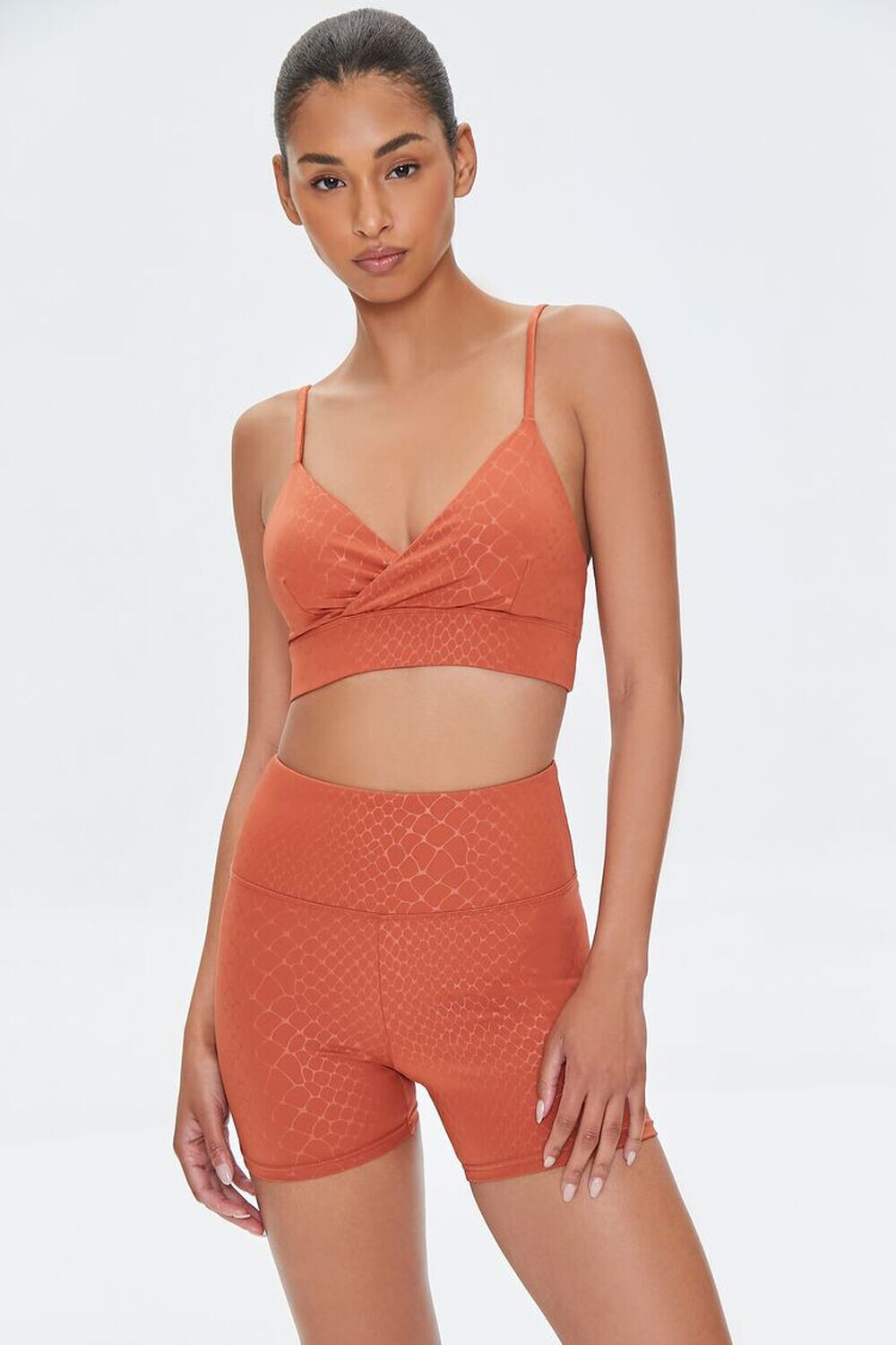 

Байкерские шорты Active со змеиным принтом Forever 21