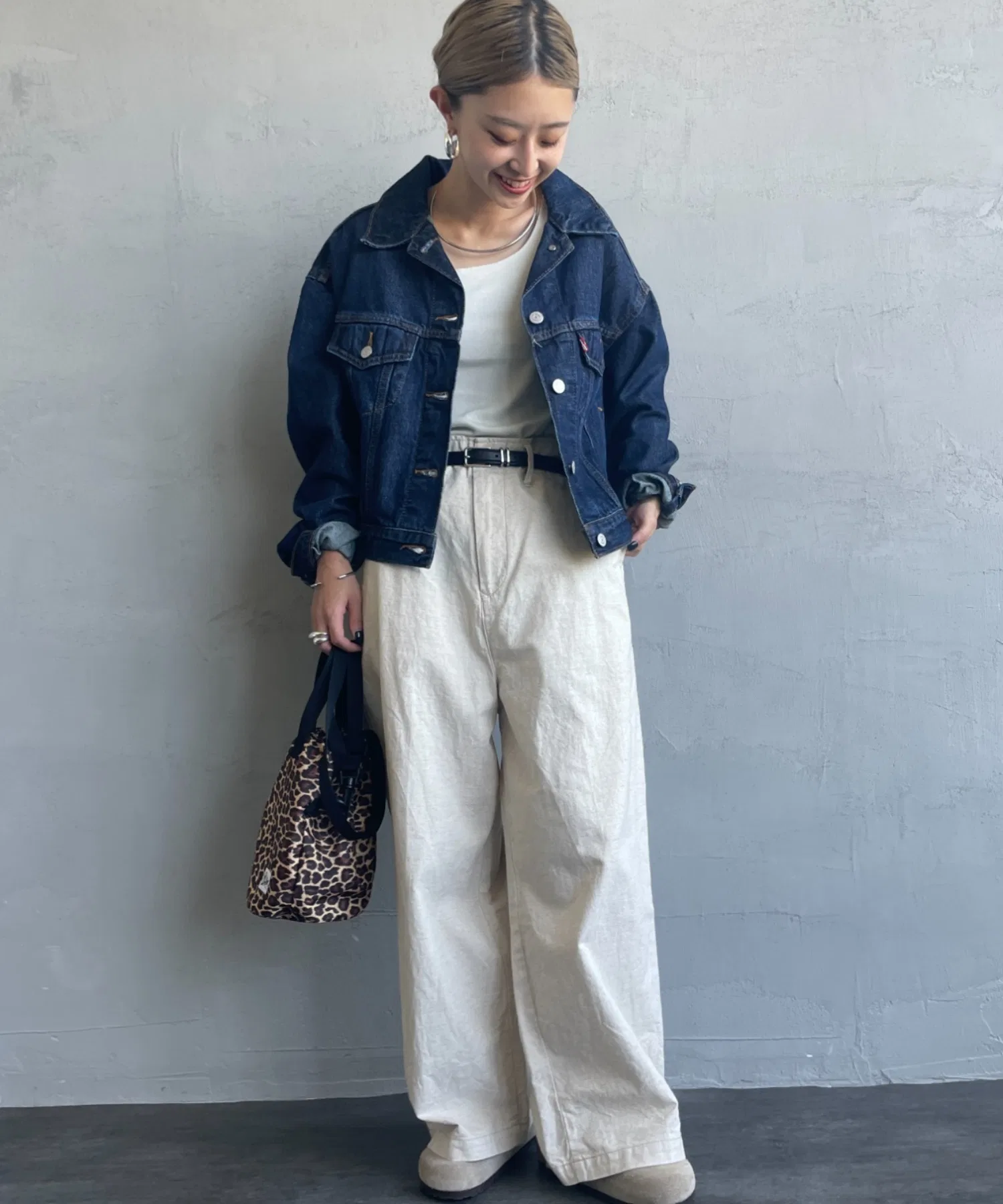 [LEVI'S] Укороченная джинсовая куртка-тракер в стиле 90-х — фото 2