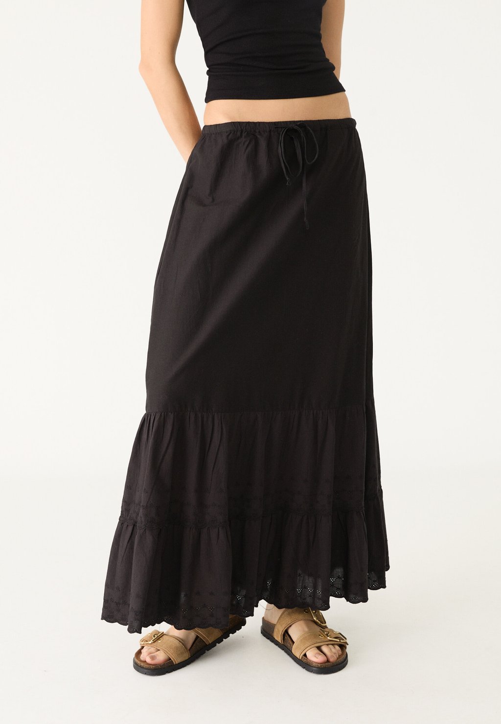 

Длинная юбка FLOWING EMBROIDERED MIDI Stradivarius, черный