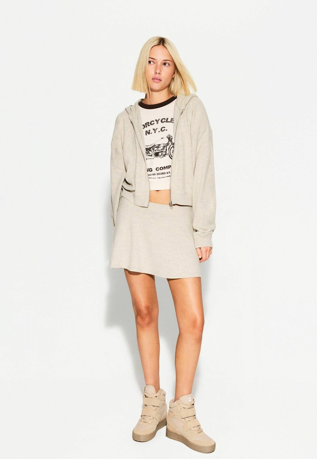

Кардиган HOODED WITH ZIP Bershka, песочный