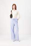 Брюки ONLY ONLAUGUSTA PANT, Cloud Dancer/Blue/White - фото 2
