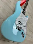 Fender ограниченной серии Tom DeLonge Stratocaster с грифом из палисандра, Daphne Blue - фото 3