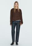 Джемпер Massimo Dutti CABLE-KNIT WITH BOAT NECK, Mottled Brown - фото 2