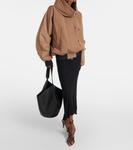 Средняя кожаная сумка-тоут Lotus Khaite, черный - фото 5