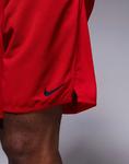 Шорты Nike Training Totality Dri-FIT 7 дюймов красного цвета - фото 3