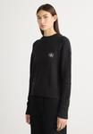 Джемпер Calvin Klein Jeans BADGE SWEATER, Black - фото