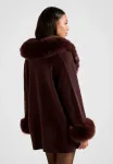 Накидка алии с меховой отделкой Forever New, Chocolate - фото 3