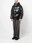 Пуховик с капюшоном и логотипом Khrisjoy, черный - фото 3