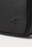 Сумка кросс-боди Calvin Klein WEBBING STRAP CAMERA BAG, Black - фото 5