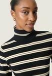 Джемпер Soaked in Luxury SLSpina Striped Rollneck, Black W Sandshell Stripe/Black - фото 4