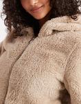 ONLY плюшевая куртка с капюшоном бежевого цвета - фото 2