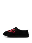 Слиперы Tasman Logo Black/Samba Ugg, черный - фото 5