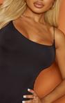 PrettyLittleThing Черное облегающее боди на тонких бретельках Shape - фото 4