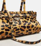 Сумка через плечо Bonnie Medium из меха телёнка Prada, Neutral - фото 6