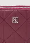Сумка кросс-боди Calvin Klein QUILTED CAMERA BAG, Alluring Pink/Bordeaux - фото 4