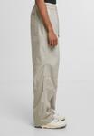 Брюки LOOSE FIT WITH DARTS Urban Classics, бежевый - фото 4