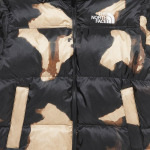 Куртка Supreme x The North Face Bleached Denim Print Nuptse Jacket 'Black', черный - фото 3